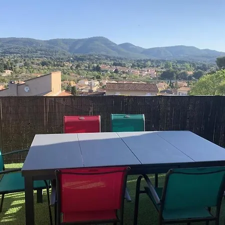 Holiday home Maison 3 Chambres, Piscine Privee, 2km